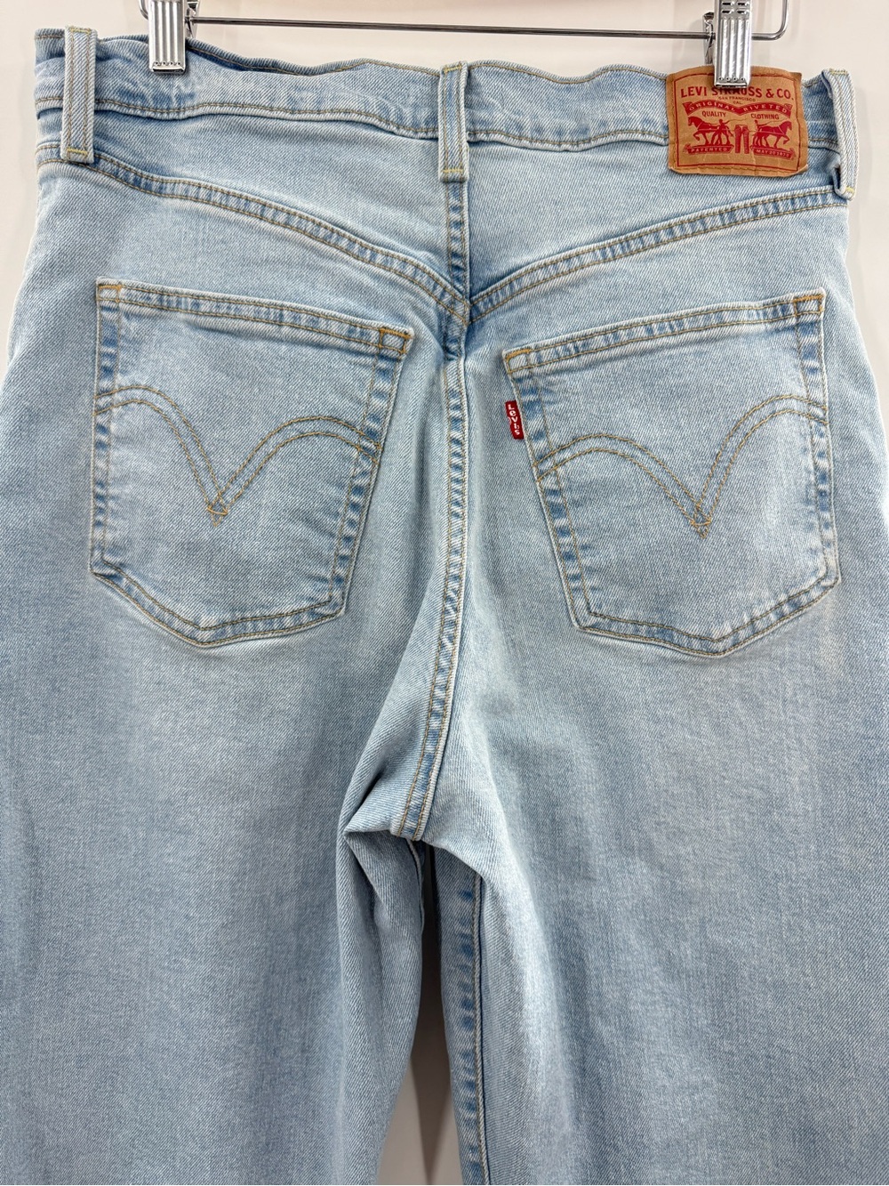 Levi’s Ribcage Straight High Waisted Button Fly Jeans  Light Wash Size 31 - Picture 8 of 14
